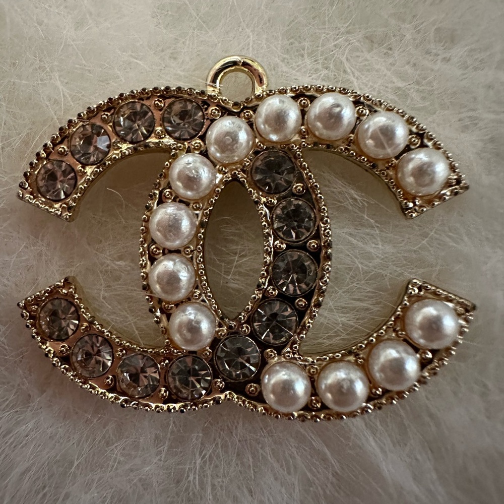 Luxurious CC Pendant/Keychain/Charms With Pearls in Goldtone Fashion Jewelry